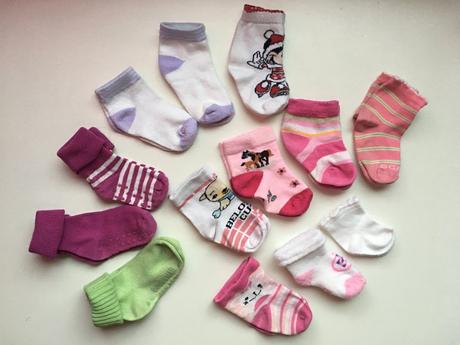 17 ks balík dětských ponožek (0 - 1 rok), 17
