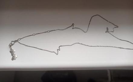 Stříbrná sakura s řetízkem, 