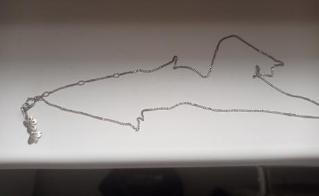 Stříbrná sakura s řetízkem,