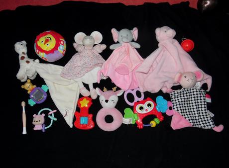 14 hraček pro mimi holčičku muchláčci chrastítka..,