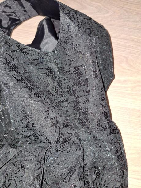 Společenské šaty cecil, 140