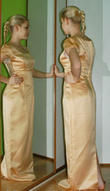 Dlouhé zlatavé společenské plesové šaty, 40