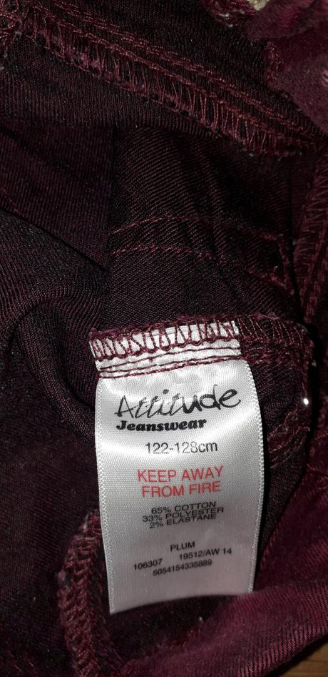 Slim džegínsy vínovej farby, 122