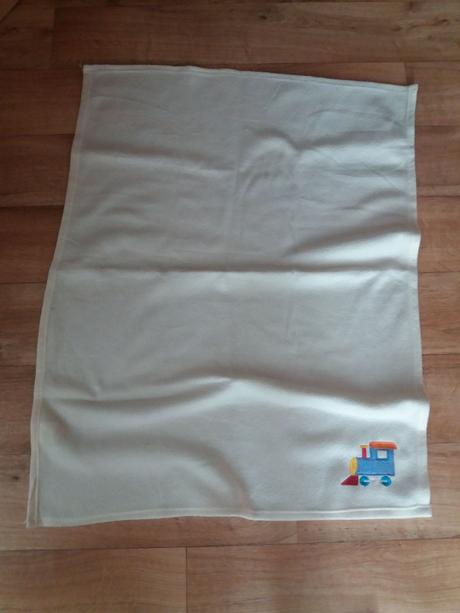 Světlá krémová deka s mašinkou, 