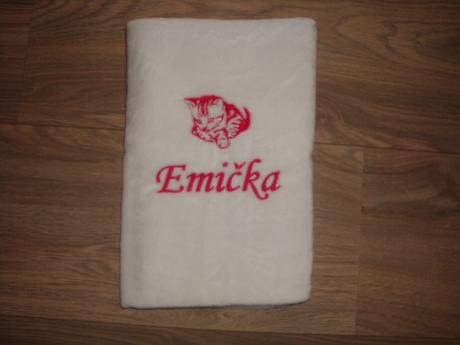 Dvojvrstvá deka s výšivkou na přání - více barev,