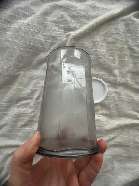 Plastová odměrka s víčkem- ml,pts, hrnek,cup, floz, 