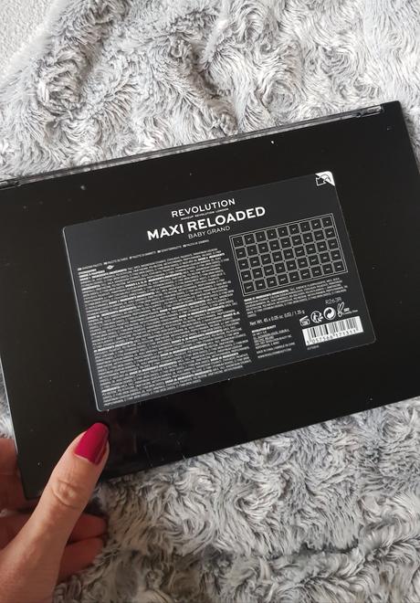 Maxi paleta očních stínů revolution,