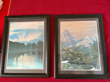 2 promenlive obrazky krajiny v cernem ramu,