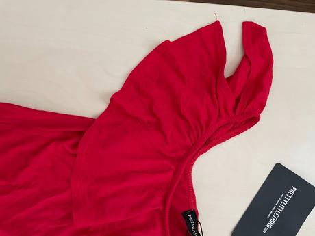 Volán minišaty na ramena nové, jsou krátké, s