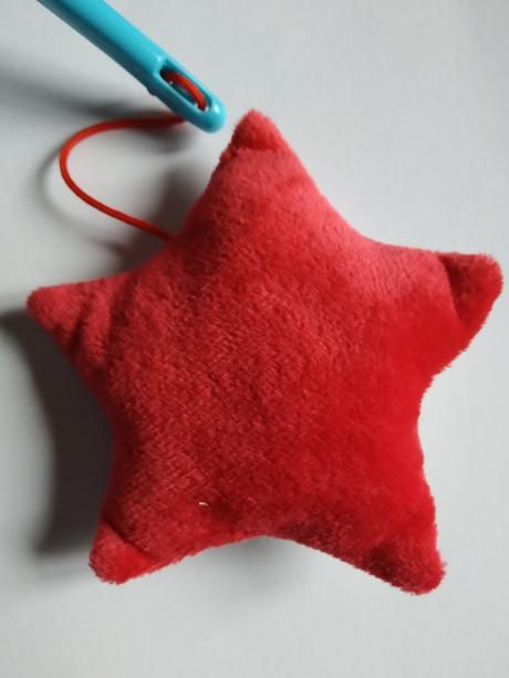 Hrací kolotoč nad dětskou postýlku, 