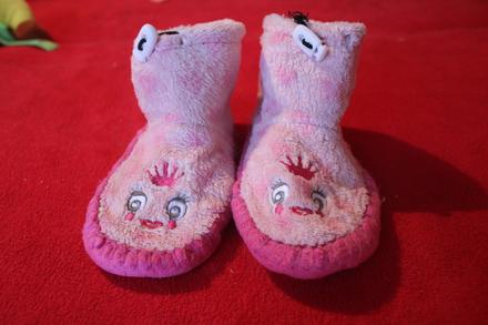 Dívčí teplé papuče princezna a puntíky, 32