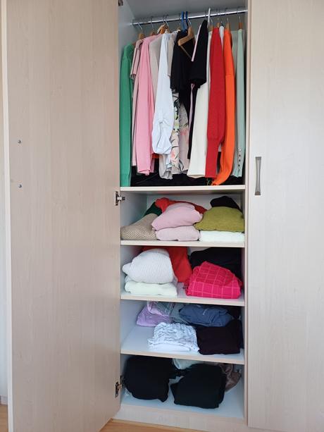 Prostorná skříň, jako nová, 