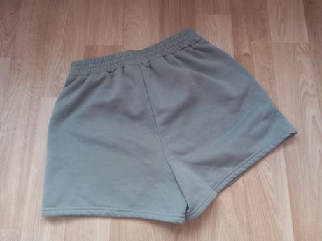 Šedé teplákové kraťasy vel. m, m