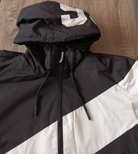 Chlapecká zimní bunda černo-bílá cropp, s