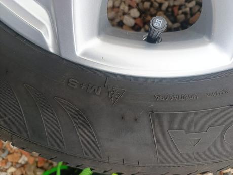 Zimní pneu dacia duster,