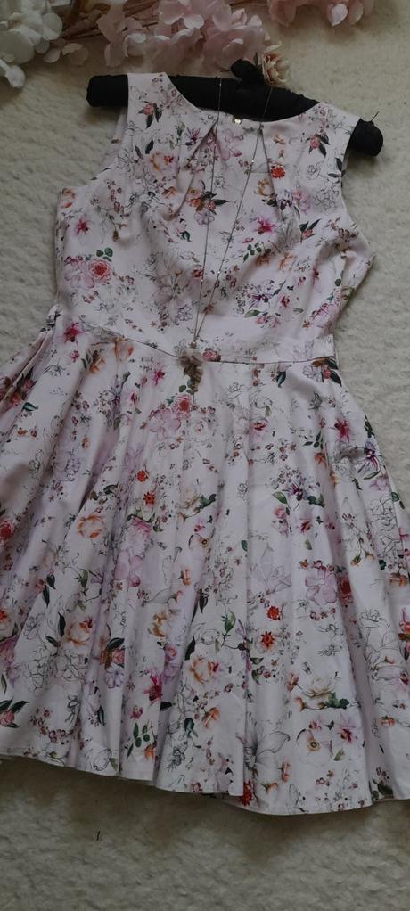 Closet květinové šaty s kapsami, 40