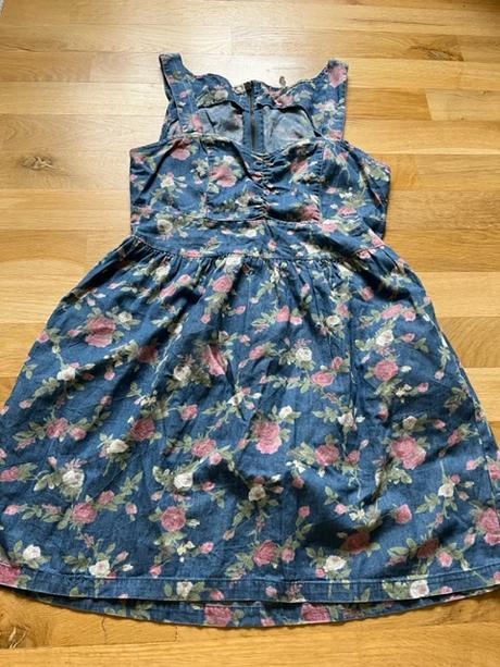 Lehké letní šaty, 158