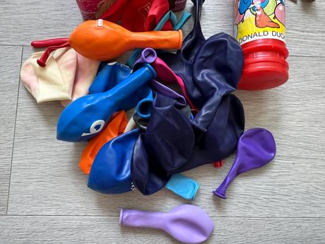 Pumpička na nafouknutí balónků disney + balonky,