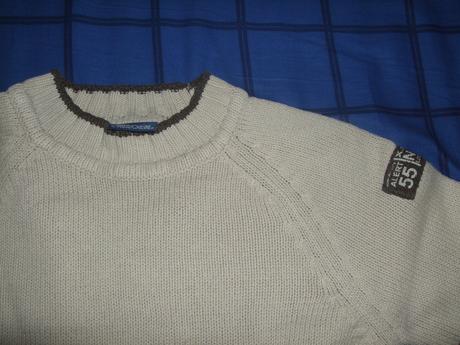 Pulóver krémovej farby, cherokee,104