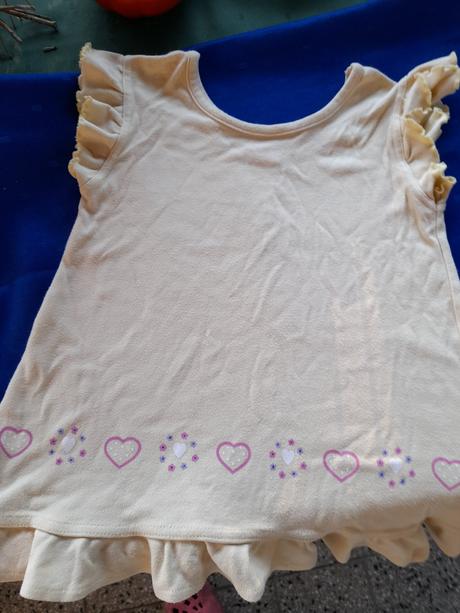 Žlutá tunika na holku nošená, 92