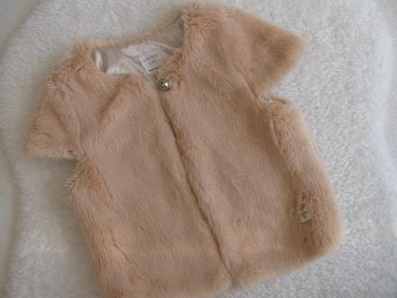 Krásná pudrová vesta z umělé kožešiny, 92