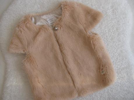 Krásná pudrová vesta z umělé kožešiny, 92