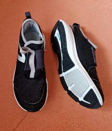 Sálovky z decathlonu - top stav, vel. 35, decathlon,35