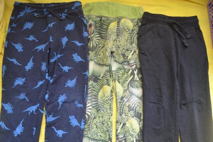 3x tepláky v.122 s ještěry, 122