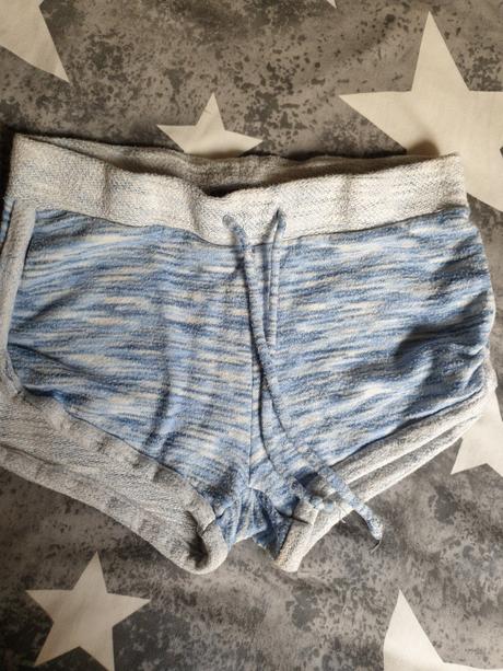 Dívčí kraťasy, 134