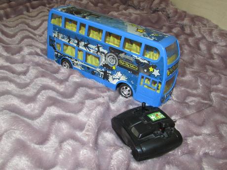 Poschoďový autobus na ovládání, 