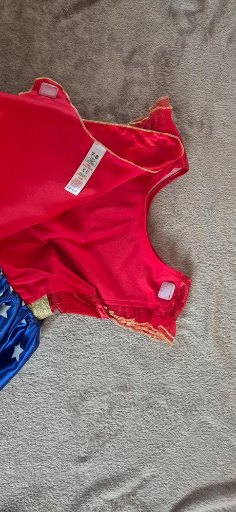 Kostým wonder woman, 