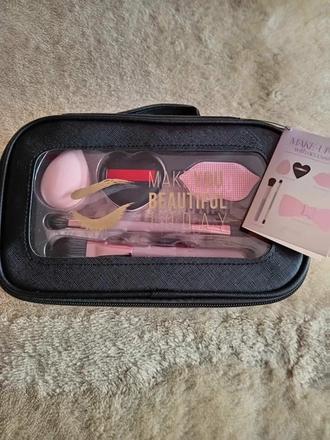 Kosmetická taštička,