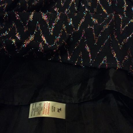 Slavnostní šaty s barev. nitkami a stříbr. páskem, tu,104