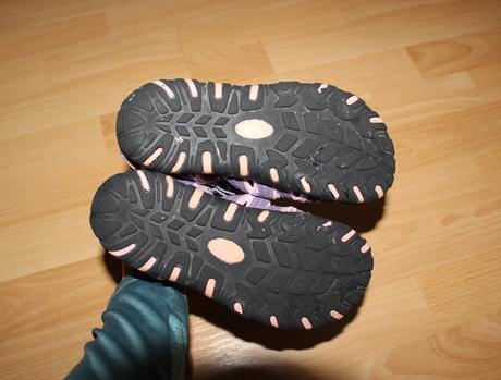 Trekové sandály, 32