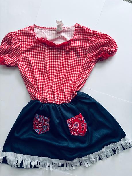 An12/ kostým kovbojka-  v.4/6 let, 