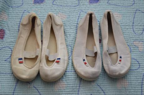 2x cvičky jarmilky bílé plátěnky, 30