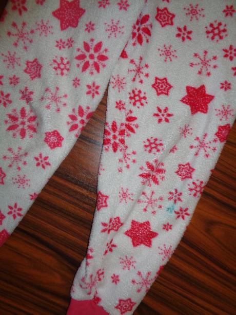 Měkoučké flísové kalhoty s červenými vločkami, primark,128