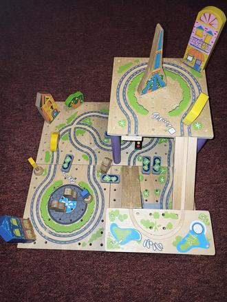 Dřevěné městečko včetně krabice, pexeso, 