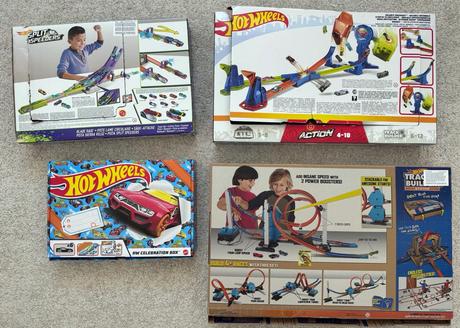 Hot wheels dráhy, 4 krabice, 