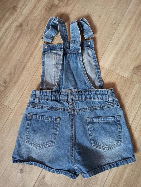 Džínové kraťasy s laclem, 110