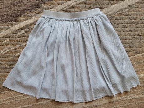 Stříbrná sukně, 134