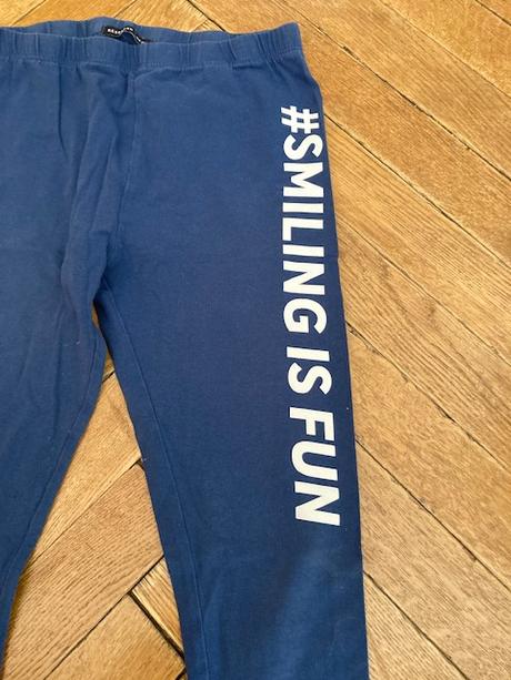 Modré legíny s nápisem, reserved,152