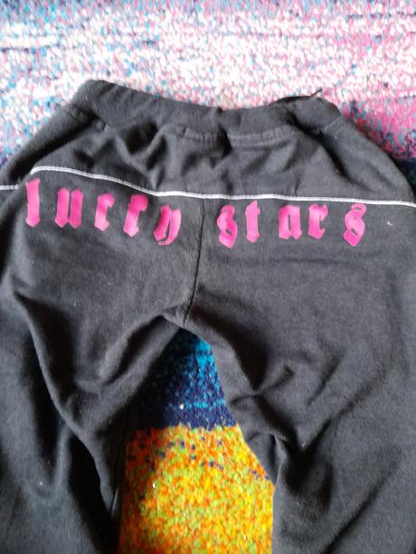 Černé tepláky na holku daruji, 110