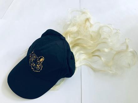 Kšiltovka s přičeskem, 