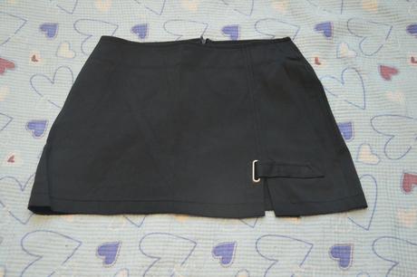 34 černá společenská minisukně s přeskou, 34