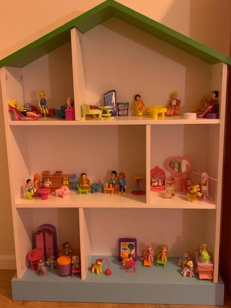 Drevená polička - domček, 