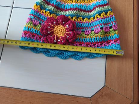 Háčkovaná dívčí čepice, obv. 46, 92