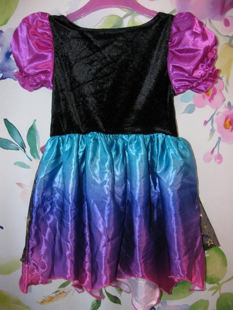 Kostým-barevné šaty pro krásnou čarodějku,