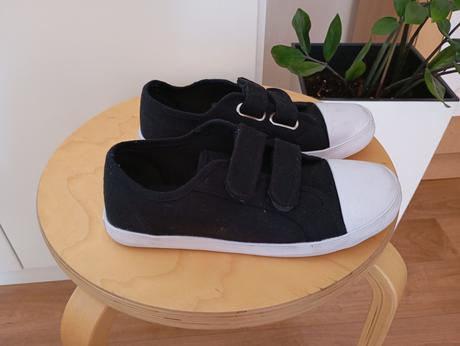 Černé tenisky s bílou podrážkou, victory,35