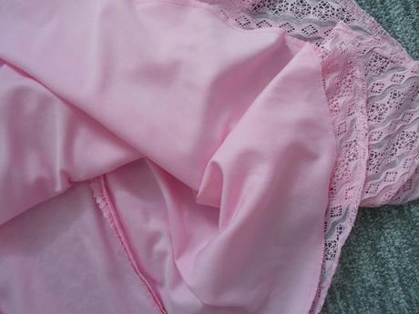 Růžové krajkové šaty šatičky, 158